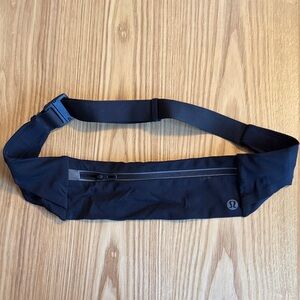 lululemon athletica Midnight Black Belt Bag